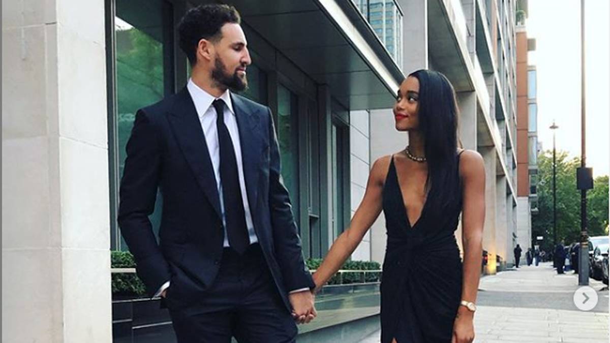 Vom dreimaligen NBA-Champion und Harrier tauchen im August die ersten gemeinsamen Fotos auf. Wie lange sich die beiden vorher schon getroffen haben, ist nicht bekannt