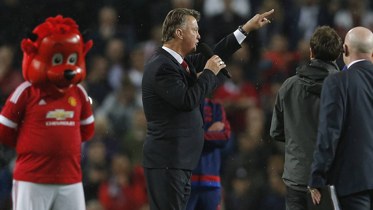 ManUnited-Fans buhen van Gaal aus