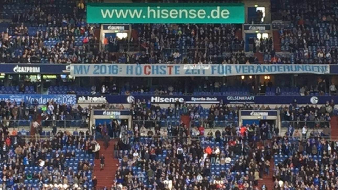 Schalker Protest-Plakat gegen Tönnies
