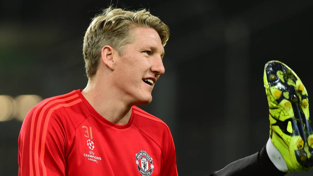 Schweinsteiger erklärt Stutzen-Tick