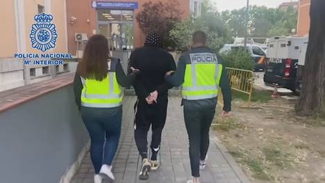 Zuletzt kam es gehäuft zu rassistischen Attacken gegen Real Madrids Angreifer Vinícius Júnior. So auch vor dem Stadtderby gegen Atlético. Die Behörden konnten nun vier Tatverdächtige ermitteln und festnehmen.