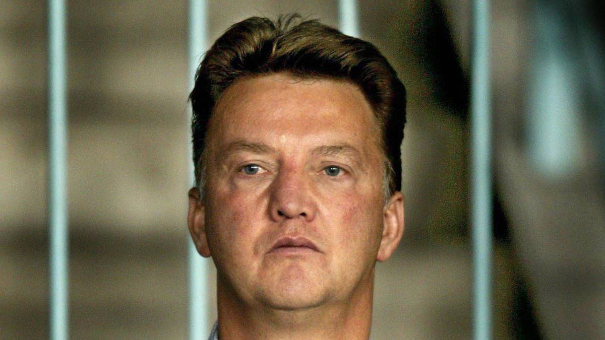 ... einem gewissen Louis van Gaal. Es war aber nicht dieser Vorfall, sondern ein anderer, der 2004 zum Verkauf Ibrahimovic' führte