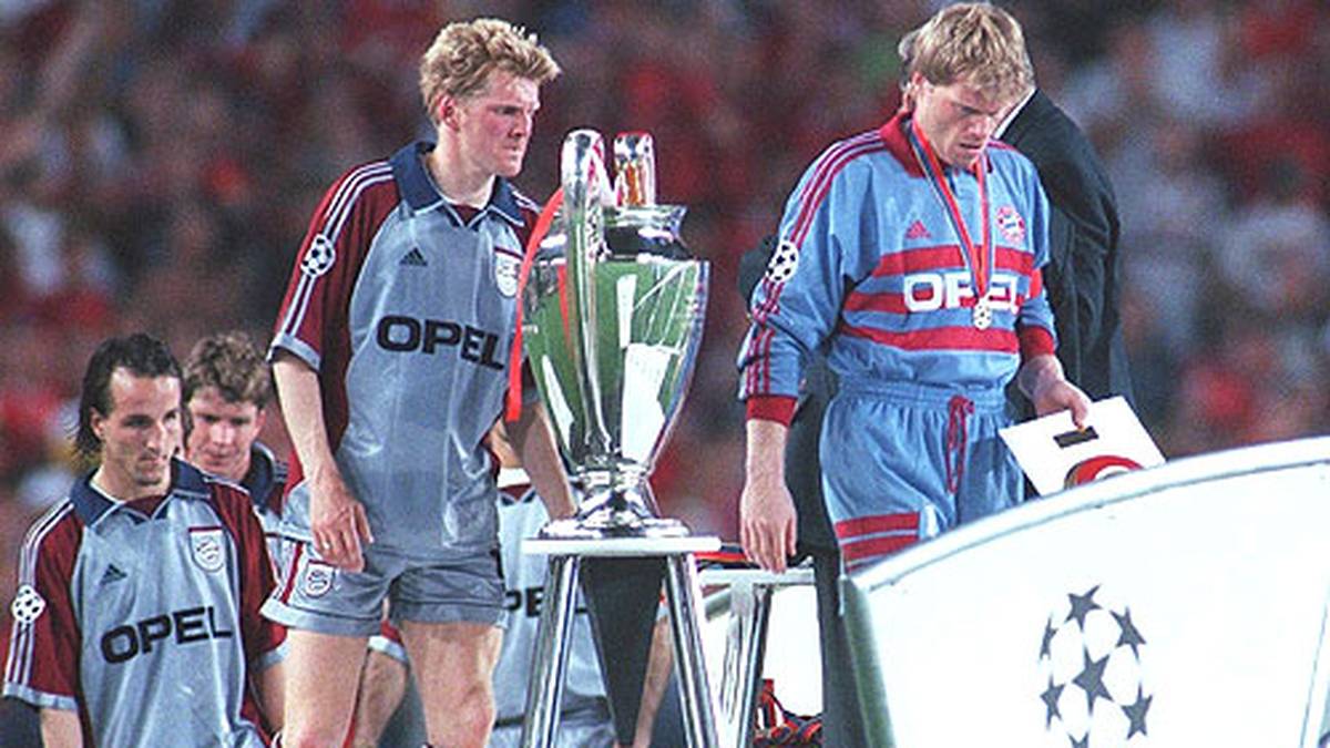 Eine weniger schöne Erinnerung: Die Last-Minute-Niederlage im Champions-League-Finale 1999 gegen Manchester United - aus der aber nicht nur Kahn die Motivation zog, zwei Jahre später zum großen Wurf auszuholen