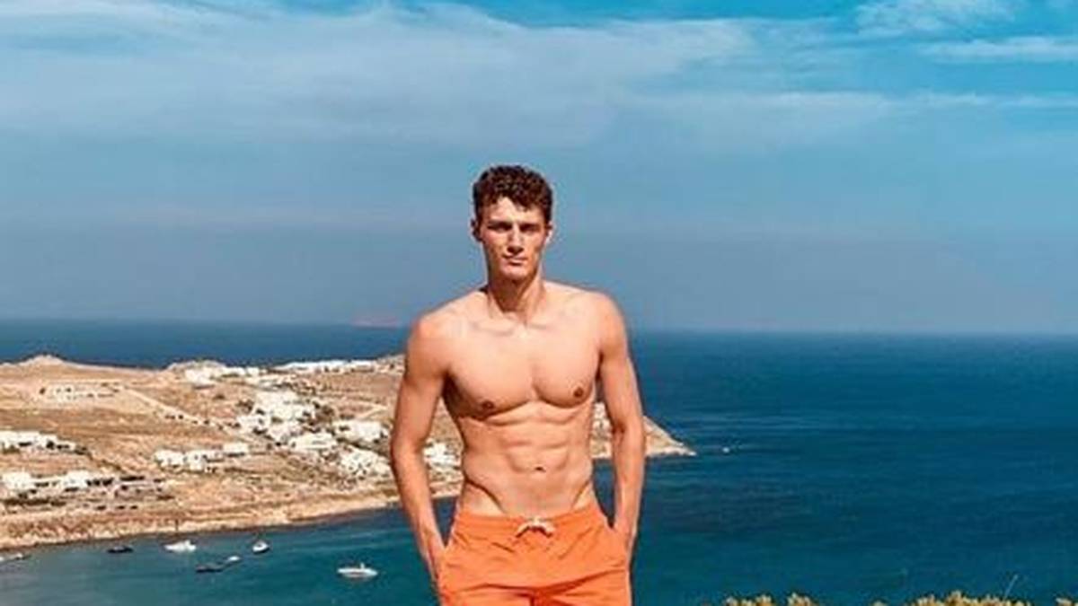Eine reizvolle Urlaubslocation hat sich auch Benjamin Pavard ausgesucht, was den Bayern-Neuzugang dazu animiert, gleich mal seinen Adonis-Körper zu präsentieren