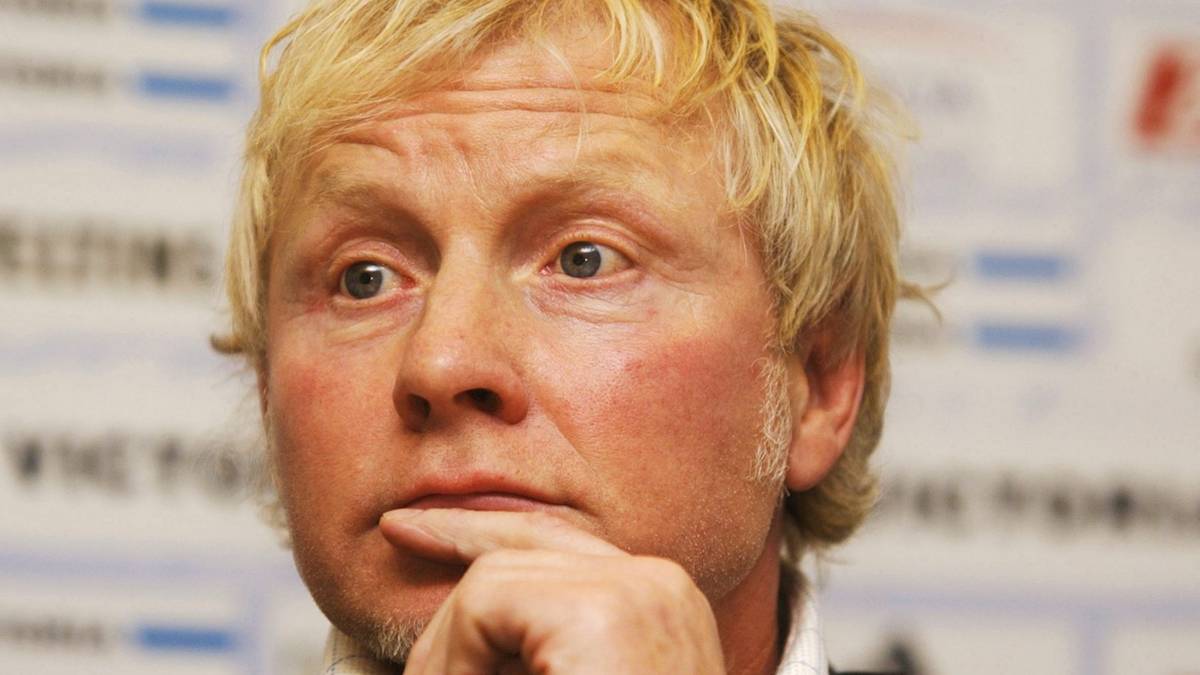 ... der Blondschopf beide Pokal-Endspiele mit Werder verliert: 1989 gewinnt ausgerechnet der BVB mit 4:1 gegen Bremen. Ein Jahr darauf besiegt der FCK die Grün-Weißen mit 3:2