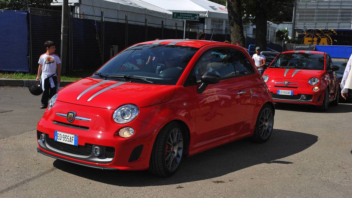 Vettels Teamkollege Kimi Räikkönen setzt ebenfalls auf einen Fiat 500, allerdings auf eine modernere Version