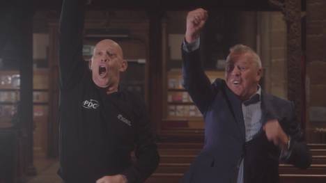 Die PDC hat sich auch in diesem Jahr wieder einiges einfallen lassen, um die Darts-WM zu promoten. Unter anderem wurde ein Kirchenchor engagiert, der die legendärsten Darts-Gesänge nachsingt. 