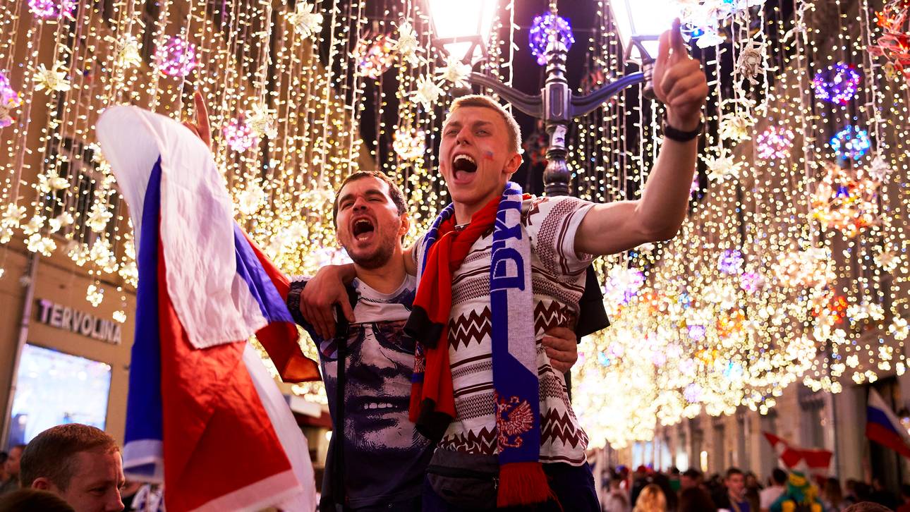 Fans und Medien feiern Russland