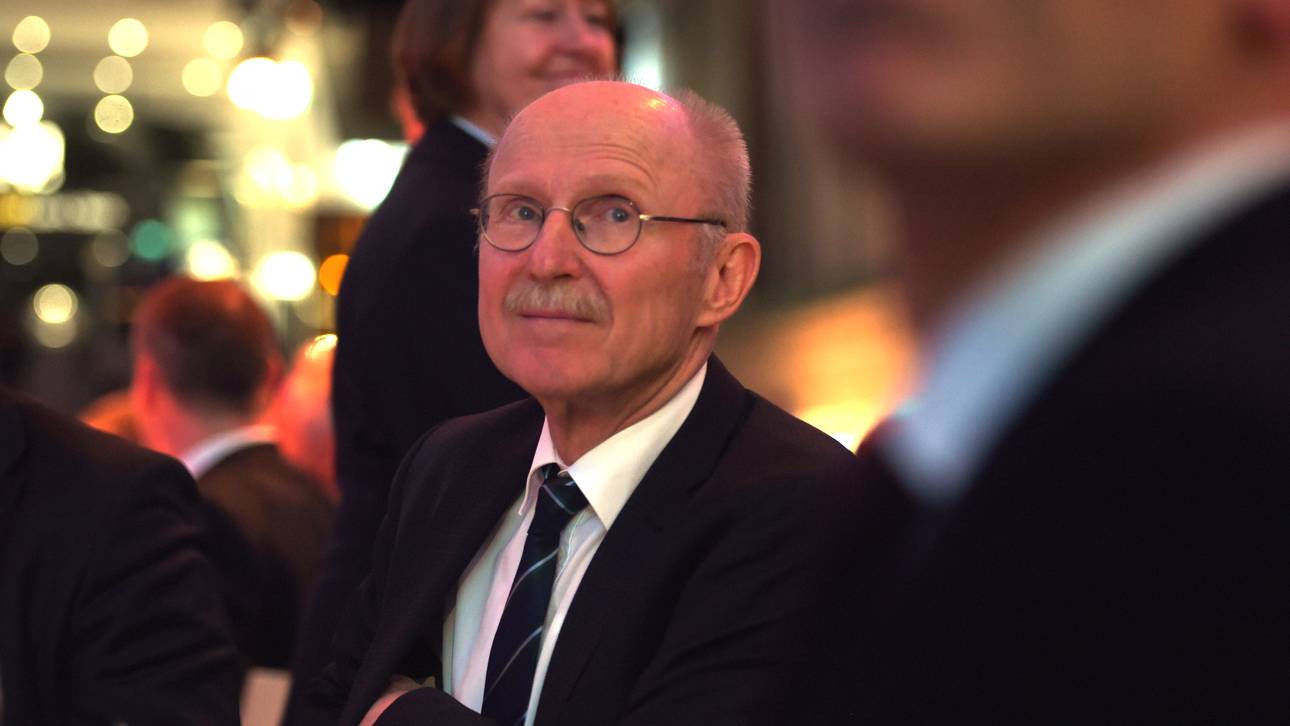 Not-OP bei Bremens Willi Lemke