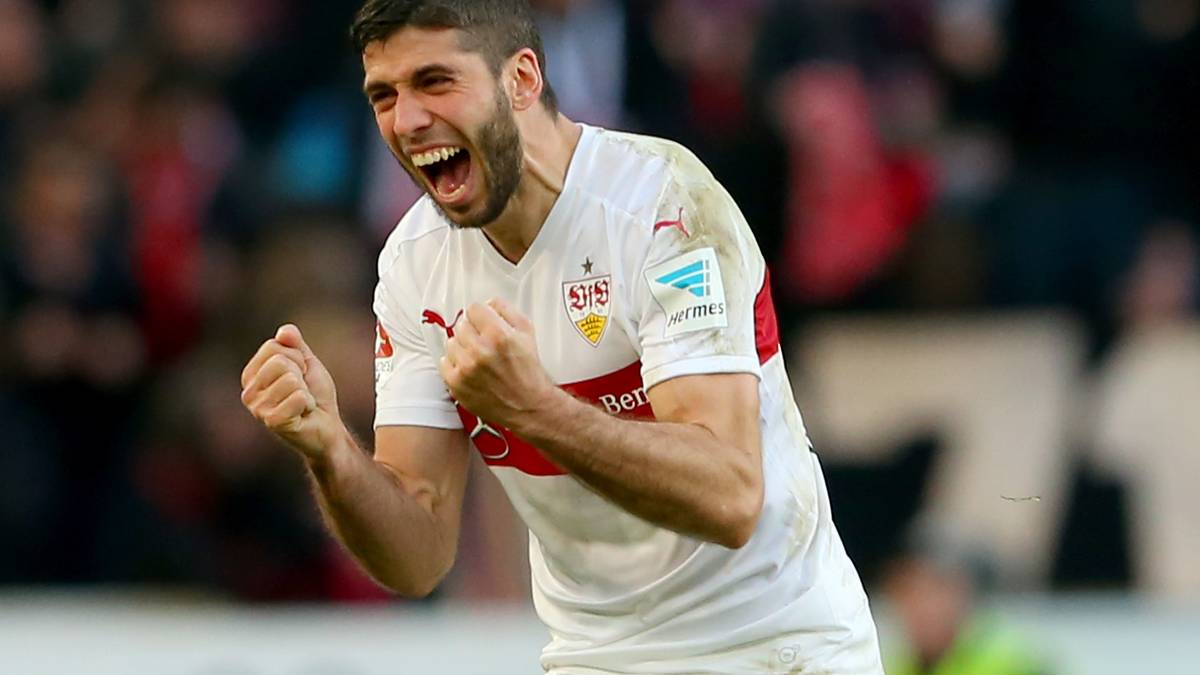 Emiliano Insua feiert mit den Schwaben den fünften Sieg in Serie