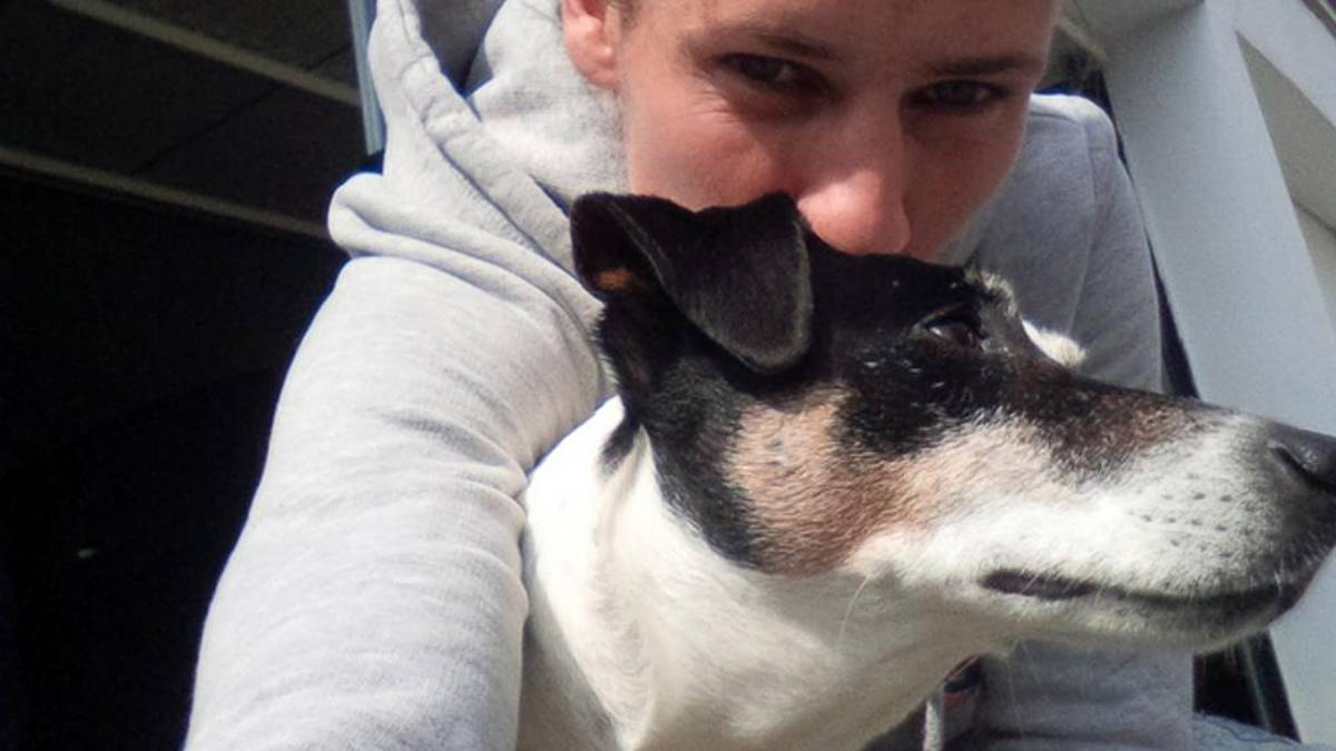 Die Regensburgerin macht neben ihrer fußballerischen Karriere eine Ausbildung zur Bürokauffrau. 2007 wurde Laudehr mit dem Nationalteam Weltmeisterin. Immer, wenn sie in die Heimat kommt, freut sie sich auf ein Wiedersehen mit ihrem Hund