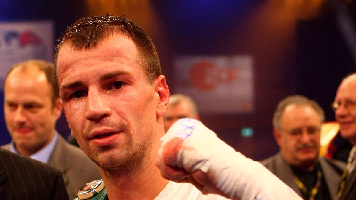 2009: SEBASTIAN ZBIK (WBC-Mittelgewicht) - nach dreimaliger Verteidigung seines Interims-WBC-Titels wird er vom Verband kampflos zum regulären Champion erklärt. Grund dafür: der amtierende Weltmeister Sergio Martinez empfindet einen Kampf gegen Zbik als zu wenig lukrativ