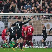 Der FC St. Pauli gewinnt auch das neunte Rückrunden-Spiel in der 2. Bundesliga. Hannover 96 feiert seinen ersten Sieg 2023. Keinen Sieger gibt es in Karlsruhe.
