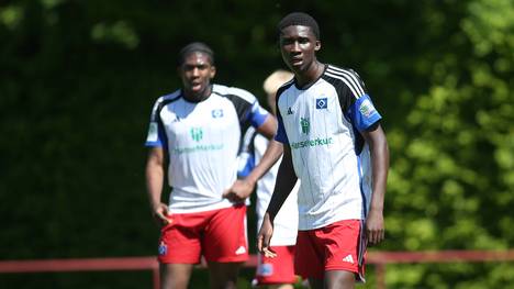 Karim Coulibaly reiste zur Vertragsunterschrift per Hubschrauber von Hamburg nach Bremen.