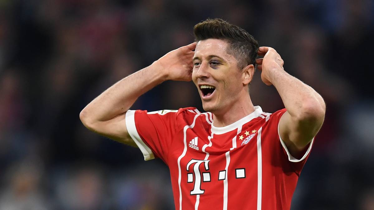ROBERT LEWANDOWSKI (Sturm): Ganz vorne ist der Pole absolut gesetzt. Mit 27 Toren in ebenso vielen Bundesliga-Spielen und fünf Treffern in der Champions League unterstreicht Lewandowski seine Wichtigkeit. Der Angreifer kann gegen die Topteams den Unterschied machen - wurde beispielsweise gegen Sevilla in beiden Spielen aber hart attackiert und blieb dadurch blass