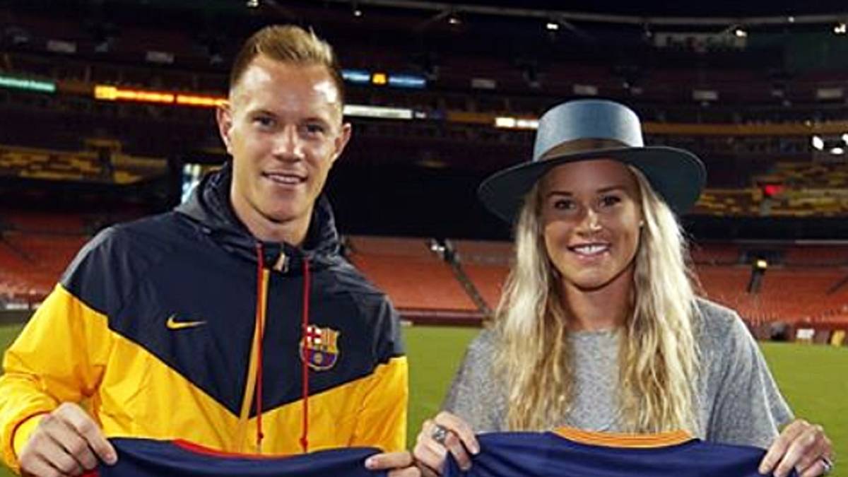 2015 kommt es zum Treffen der Torhüter! Marc-Andre ter Stegen freut sich über die neue Bekanntschaft