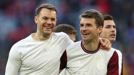 MUNICH, GERMANY - MARCH 08: Manuel Neuer of FC Bayern Muenchen celebrates with team mate Thomas Müller (R) after the Bundesliga match between FC Bayern Muenchen and FC Augsburg at Allianz Arena on March 08, 2020 in Munich, Germany. (Photo by Alexander Hassenstein/Bongarts/Getty Images)