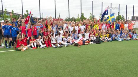 Zwölf Teams, zwölf Nationen, eine Mini-WM - und ganz großer Fußball-Spaß für Nachwuchs-Kickerinnen in Berlin. Maik Franz verspürt "Riesen-Euphorie" bei Frauenfußball.