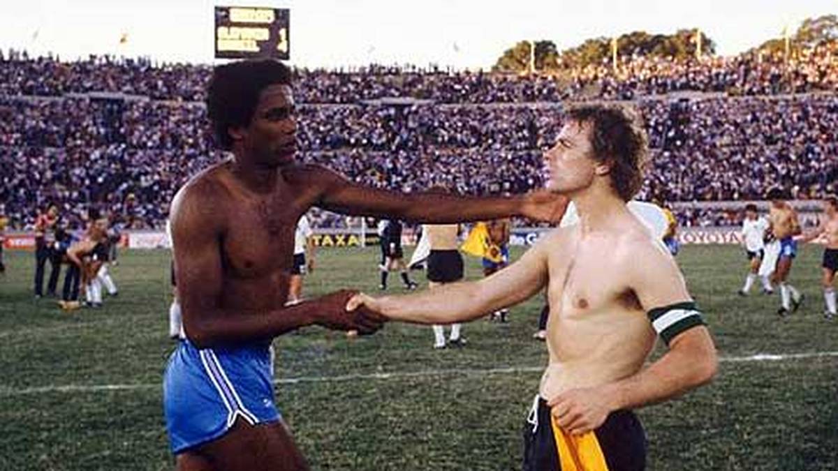 Im Jahre 1981 treffen die Teams zweimal innerhalb kurzer Zeit aufeinander. Bei der Mini-WM in Uruguay im Januar wird das deutsche Team von Brasilien mit 4:1 geschlagen. Klaus Allofs' Führungstreffer reicht nicht, Serginho und der deutsche Kapitän Bernard Dietz tauschen nach Abpfiff Trikots 