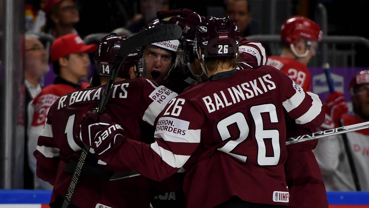PLATZ 6: LETTLAND (9/4): Tausende lettische Fans sind nach Köln gereist – und feiern eine riesige Eishockey-Party. Die trinkfesten Anhänger hatten bisher nur Grund zur Freude, ihr Team schlug alle drei Gegner auf Augenhöhe und wird wahrscheinlich der größte Konkurrent der deutschen Mannschaft im Kampf um Platz vier sein