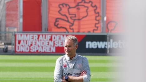 Bei seiner ersten Pressekonferenz als Trainer von Bayer Leverkusen präsentierte sich Kasper Hjulmand sehr charmant und überzeugt, genau der Richtige für den Job an der Seitenlinie zu sein. 