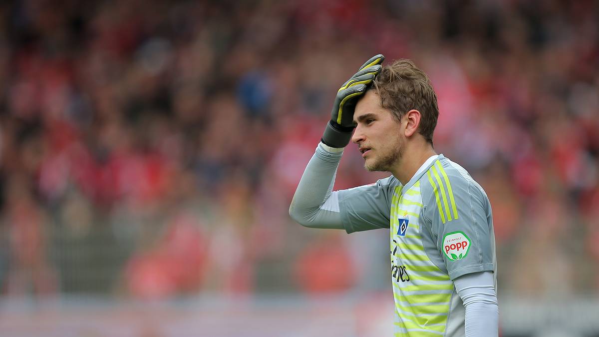 PLATZ 25 Julian Pollersbeck (Hamburger SV): Weisse Westen: 1 - Gegentore: 13