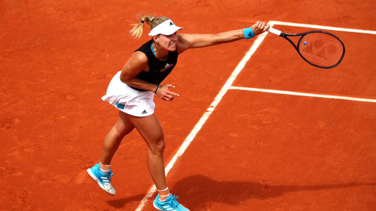 Während der Sandplatz-Saison ist Kerber durch eine Verletzung beeinträchtigt und kann nur teilweise spielen. Bei den French Open scheidet sie in der ersten Runde mit 4:6 und 2:6 gegen die Russin Anastassija Potapowa aus 