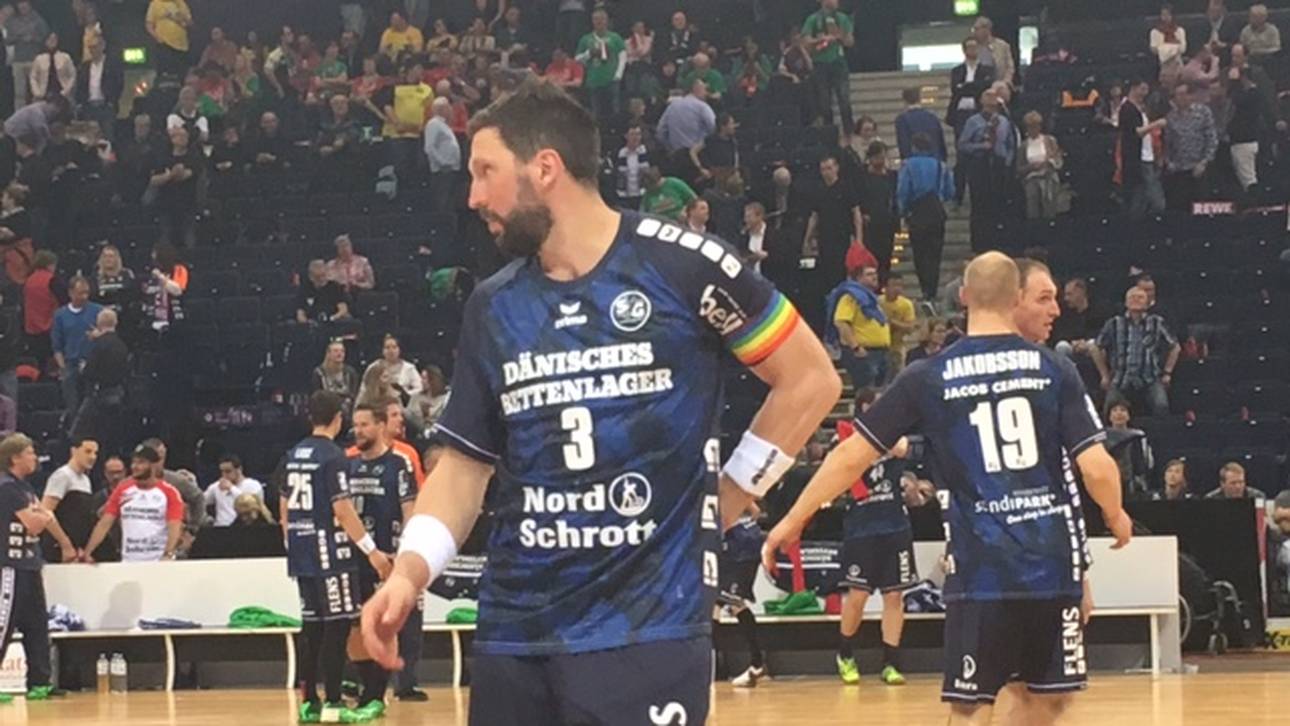 Umstrittene Binde schafft es ins Finale