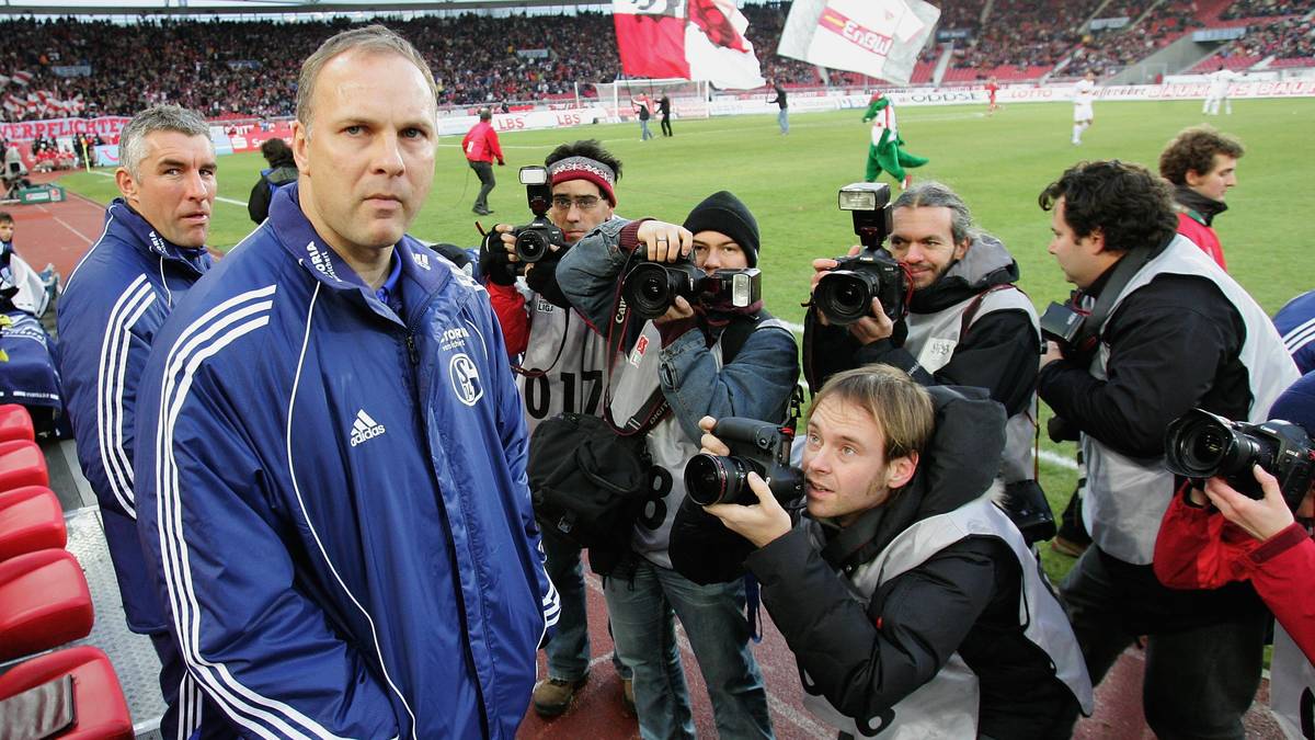 OLIVER RECK: Genau für ein Match durfte dann 2005 Oliver Reck die Königsblauen coachen. Er verlor beim VfB Stuttgart mit 0:2. Mittlerweile trainiert der ehemalige Nationaltorhüter den Viertligisten SSV Jeddeloh II in der Regionalliga Nord