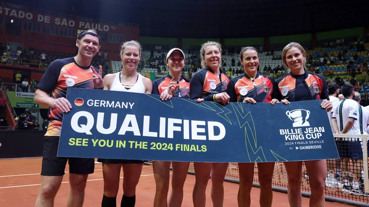 Tennis-Damen jubeln im Hexenkessel