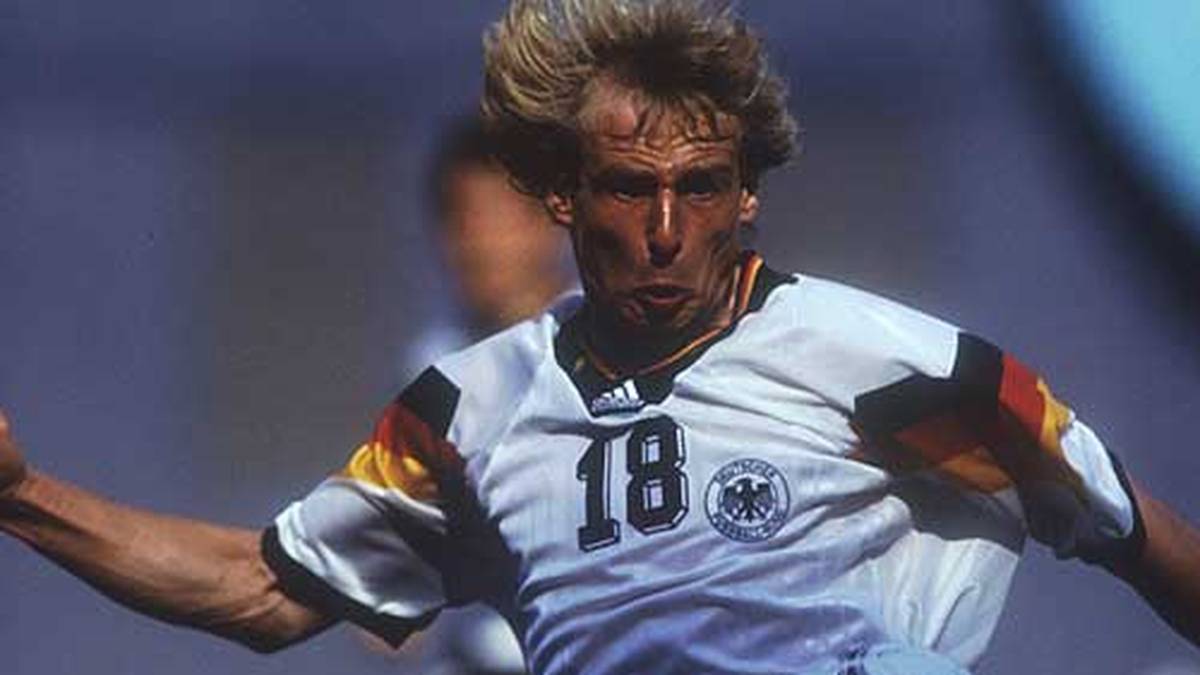 Der heutige US-Bundestrainer Jürgen Klinsmann erzielt kurz vor Schluss den umjubelten 3:3-Ausgleich