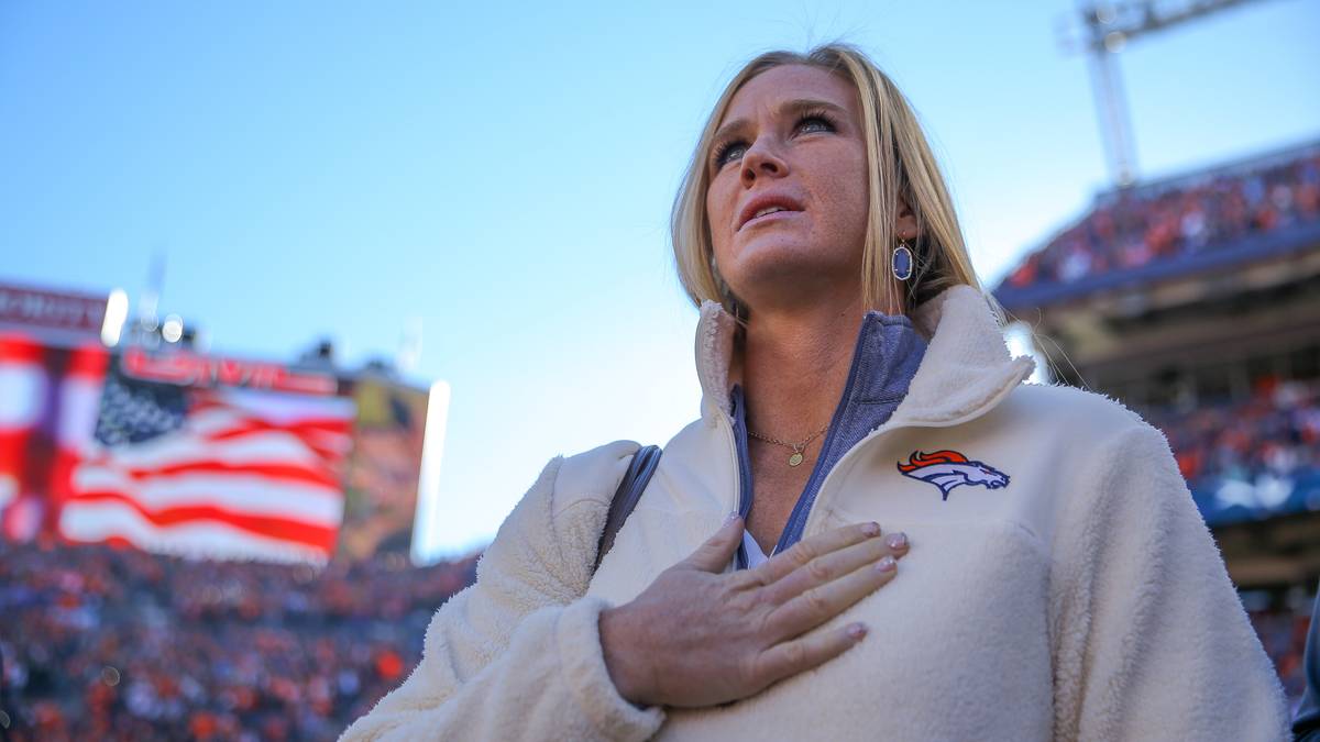 Mit ihrem Sieg gegen Ronda Rousey schockt Holly Holm die UFC-Welt - sollten die Broncos mit Peyton Manning den Super Bowl gewinnen, würde sich die  34-Jährige sicherlich erneut riesig freuen