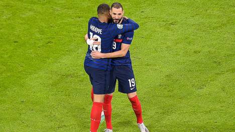 Kylian Mbappé (l.) und Karim Benzema stehen im Finale der Nations League