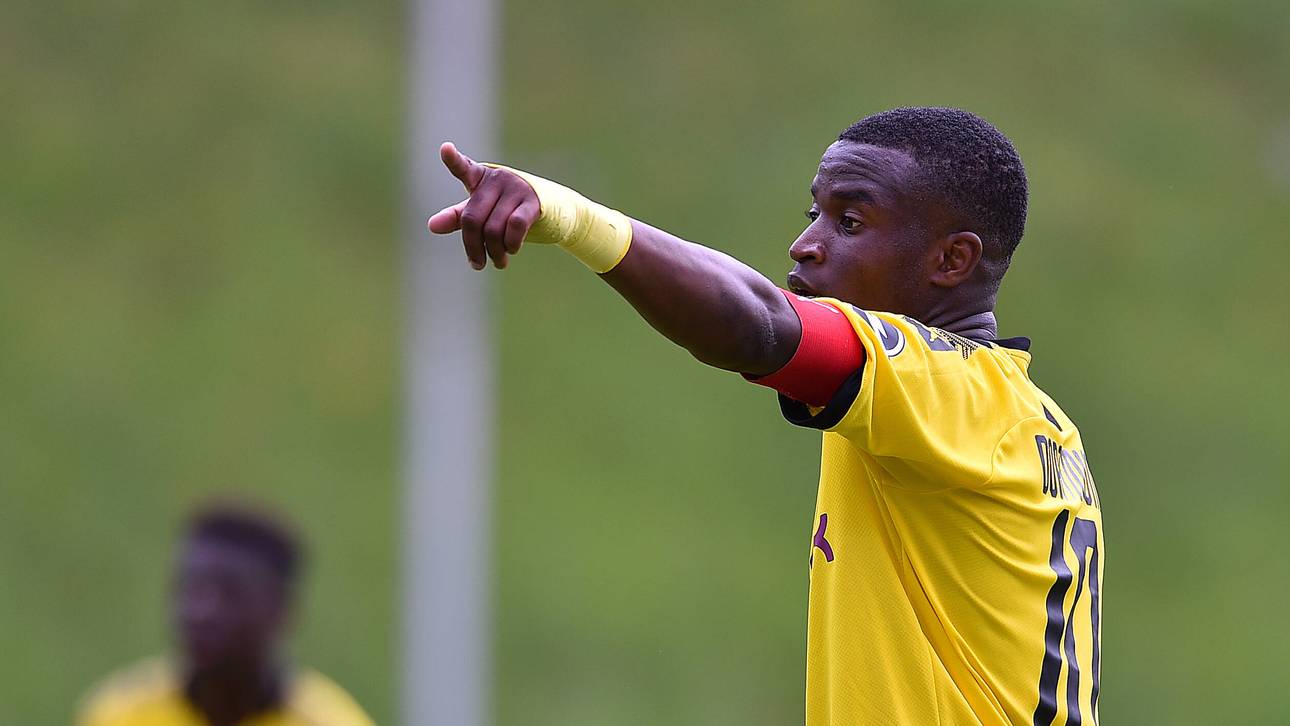 BVB-Start: Moukoko kommt zu Fuß