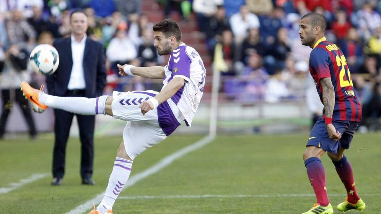 Valdet Rama ., mit Dani Alves) spielte in Spanien auch gegen die Superstars des FC Barcelona