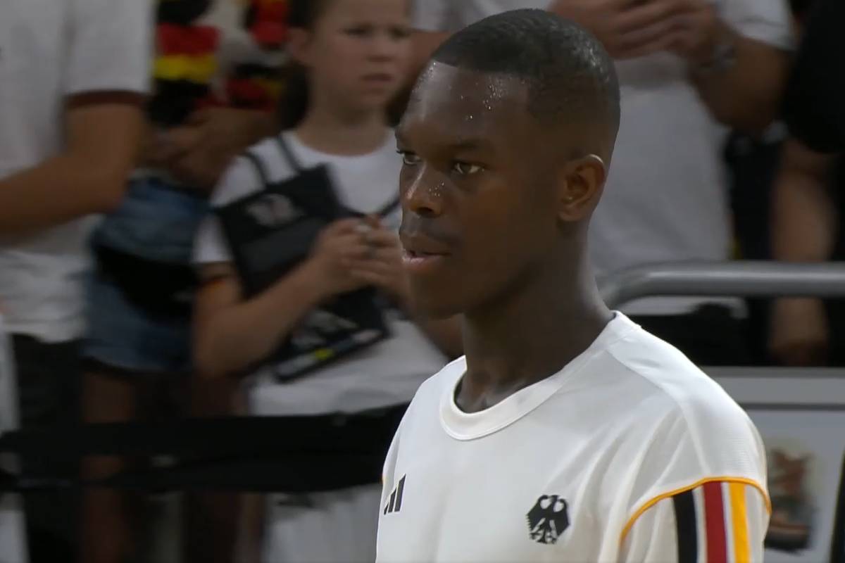 Hier wird Dennis Schröder eine besondere Ehre zuteil