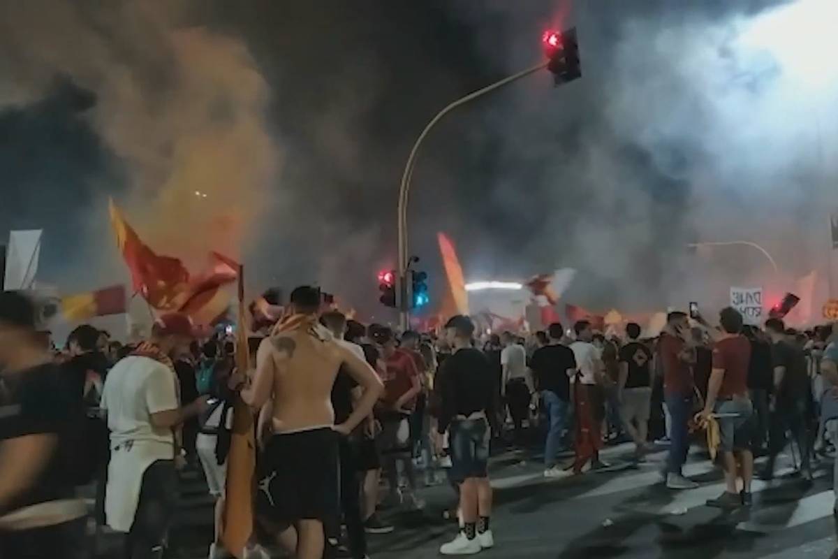 Ekstase Pur! Roma-Fans feiern ersten europäischen Titel