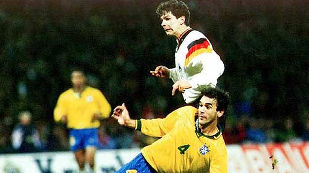 Im November des gleichen Jahres gelingt dann im Testspiel in Köln der dritte Sieg gegen die Brasilianer. Andreas Möller und Guido Buchwald treffen beim 2:1-Triumph