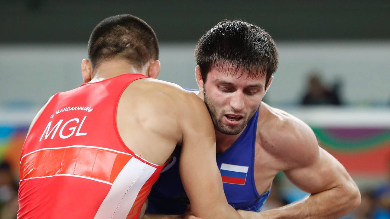 Russe sichert sich Ringer-Gold