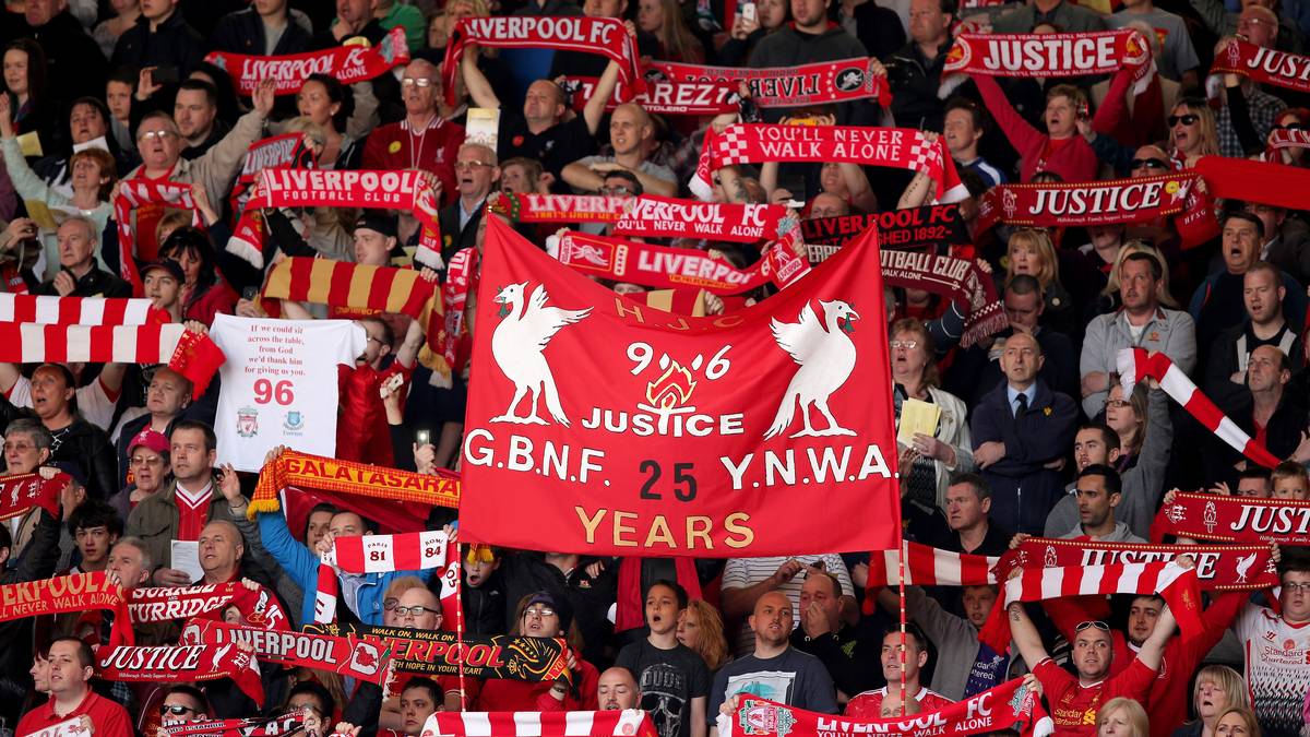 Ins Gedächtnis jedes Fans des FC Liverpool ist der 15. April 1989 eingebrannt: Bei der Katastrophe im Hillsborough Stadium in Sheffield kamen 96 Fans ums Leben und 766 wurden verletzt. 2014 hielt der Verein am 25. Jahrestag einen Gedenktag im Stadion an der Anfied Road ab