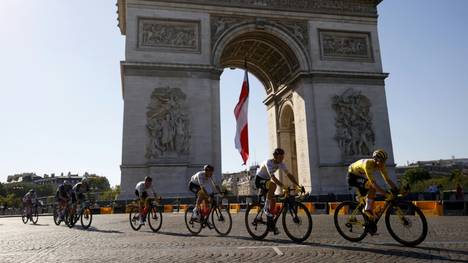 Traditionell endet die Tour auf den Champs-Elysees