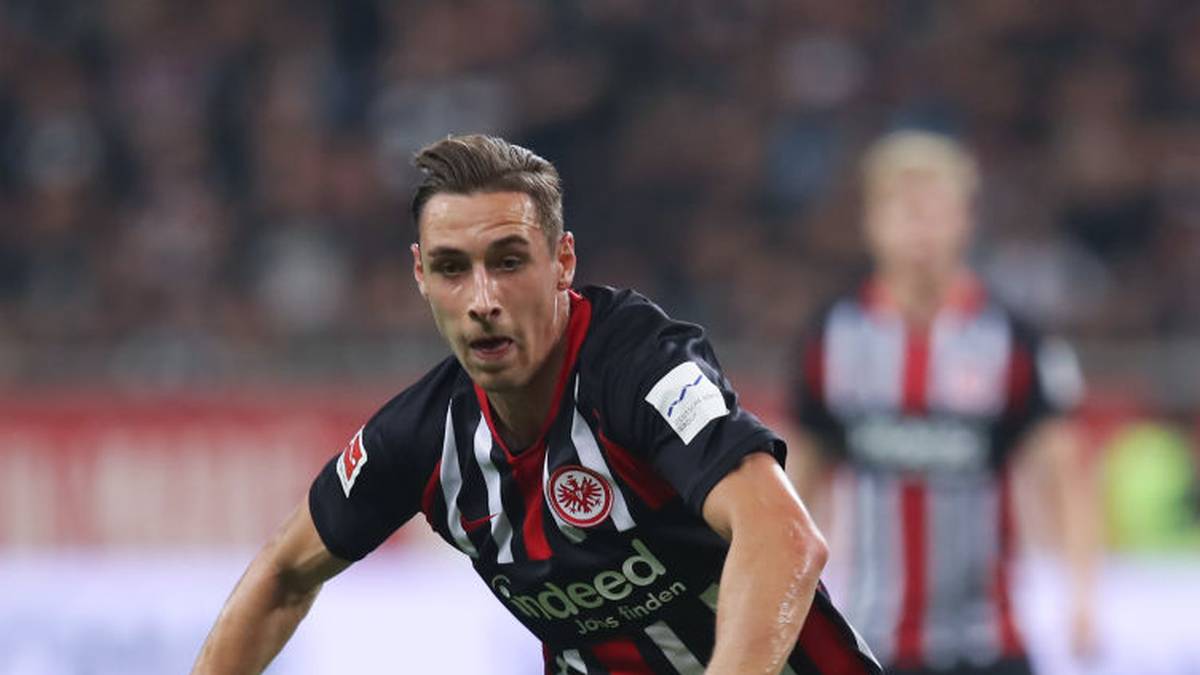 EINTRACHT FRANKFURT - DOMINIK KOHR: Der 25-Jährige kam für 8,5 Millionen aus Leverkusen und sollte vor der Abwehr als Stabilisator agieren. In seinen zwölf Spielen erfüllte er die Aufgabe aber nur zum Teil. Für die zweite Saisonhälfte hat er noch Luft nach oben