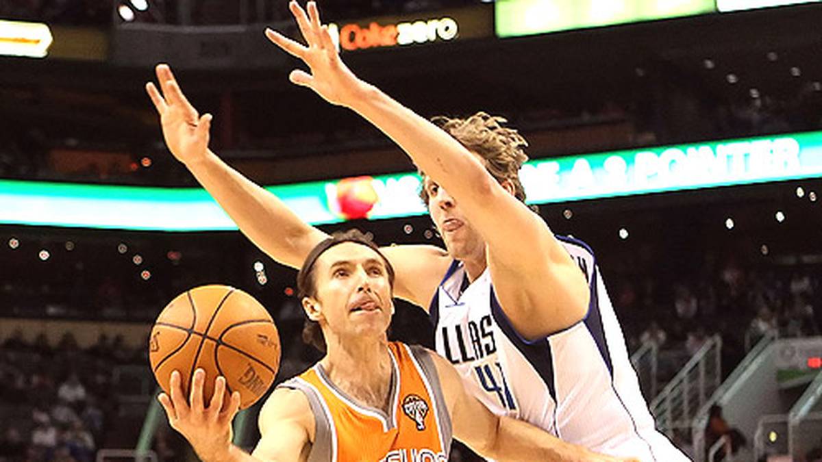 PLATZ 3 - STEVE NASH: Der zweimalige MVP aus Kanada zauberte auch im hohen Alter noch spektakuläre Pässe aus dem Ärmel. Seine beste Zeit erlebt Dirk Nowitzkis Kumpel bei den Phoenix Suns - zwischen 2005 und 2011 ist er fünfmal bester Vorlagengeber der NBA. Insgesamt 10.335 Assists sind bärenstark