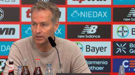 Bayer Leverkusen verliert trotz Dominanz in allen Statistiken mit 1:2 gegen den FC Augsburg. Nach der Partie kann Trainer Kasper Hjulmand die Niederlage noch immer nicht richtig fassen.