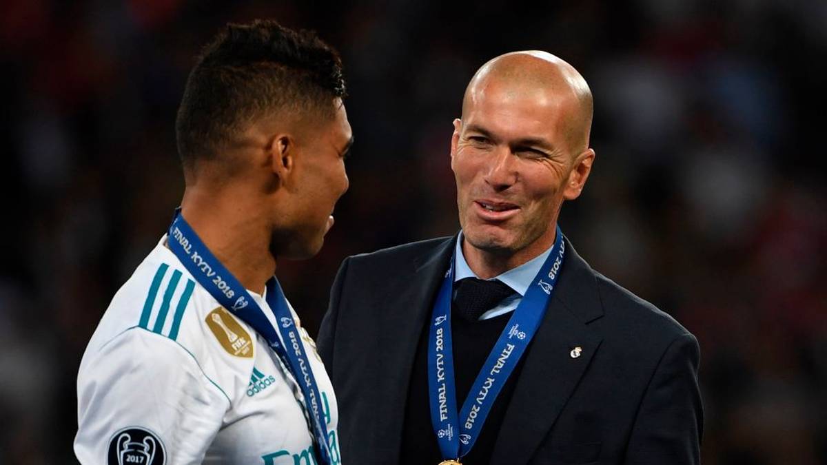 Casemiro (l.) gewann mit Real Madrid und Trainer Zidane mehrfach die Champions League