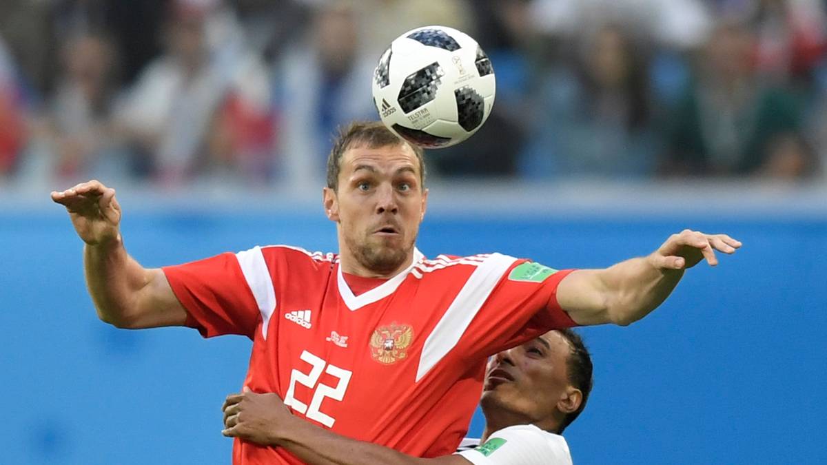 ARTEM DZYUBA (RUSSLAND): Bei Zenit Sankt Petersburg ausgemustert, will der bullige Mittelstürmer das WM-Turnier auch für eine Bewerbung in eigener Sache nutzen - und wie es scheint, gelingt das auch. Zwei Tore als Einwechselspieler sprechen für sich. Und dafür, dass er im Sommer einen neuen Verein findet