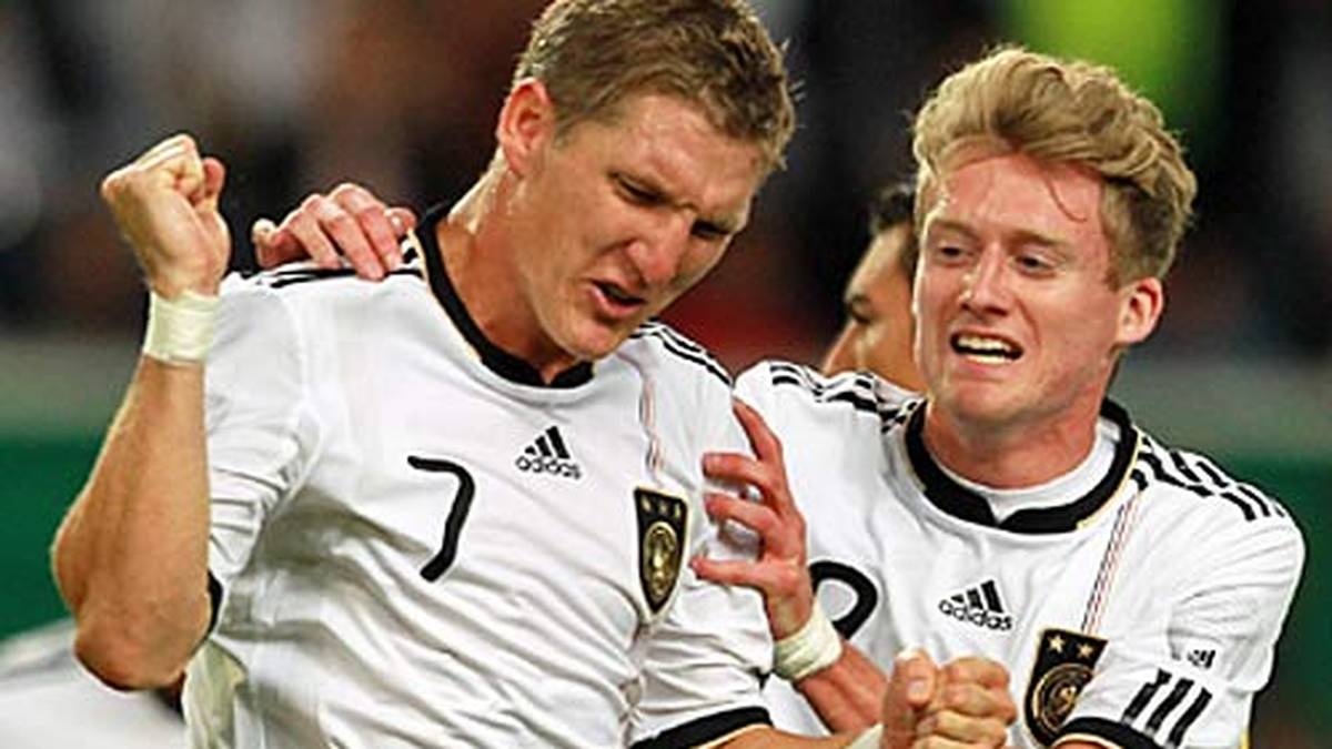 Deutschland zeigt begeisterten Fußball und feiert dank der Treffer von Bastian Schweinsteiger, Götze und Andre Schürrle einen 3:2-Sieg. Ob es auch im WM-Halbfinale 2014 für einen Erfolg reicht?