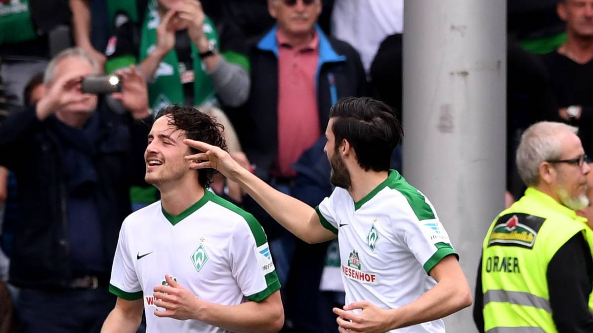 FREIBURG GERMANY - APRIL 1: (R) Florian Grillitsch of Werder Bremen congratulates Thomas Delaney for his 2nd goal during the Bundesliga match between Sport Club Freiburg and Werder Bremen at Schwarzwald-Stadion on April 1, 2017 in Freiburg, Germany.  (Photo by Michael Kienzler/Bongarts/Getty Images)