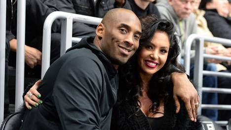 Kobe Bryant (l.) war mit seiner Frau bei den Los Angeles Kings zu Gast