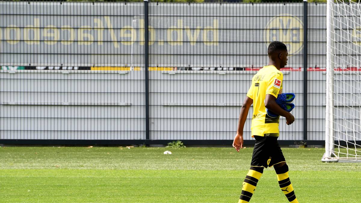 OUSMANE DEMBELE (Platz 2): Das Wechsel-Theater um das Sorgenkind des BVB begleitete Medien und die Borussia etliche Wochen. Schlussendlich streikte sich der 20-Jährige zum Unmut der Fans und Verantwortlichen zum FC Barcelona. Die 120 Millionen Euro an Ablöse können sich in den nächsten Jahren sogar noch auf bis zu 145 Millionen erhöhen